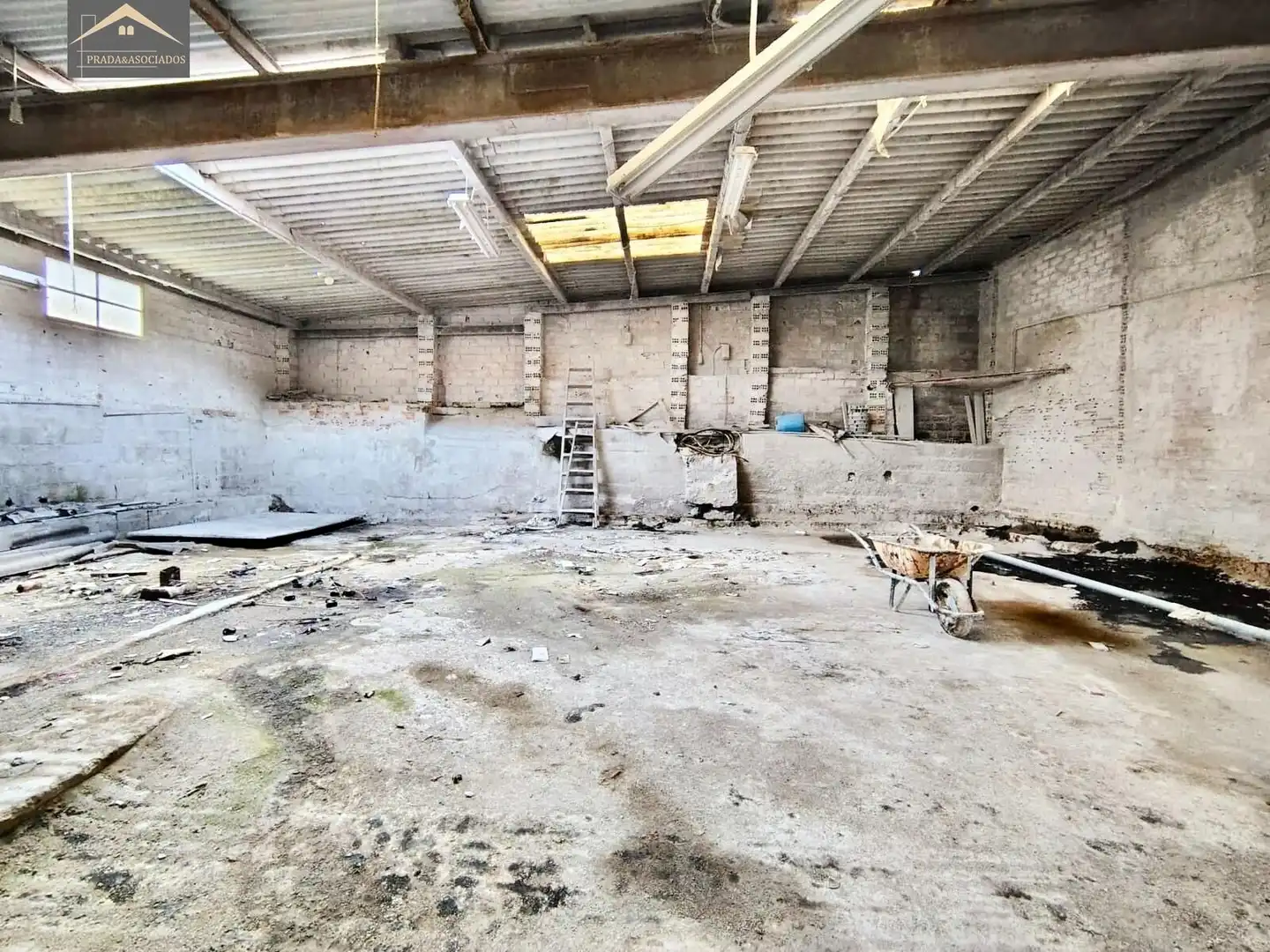 Fabrikhallen zum Verkauf in Camargo