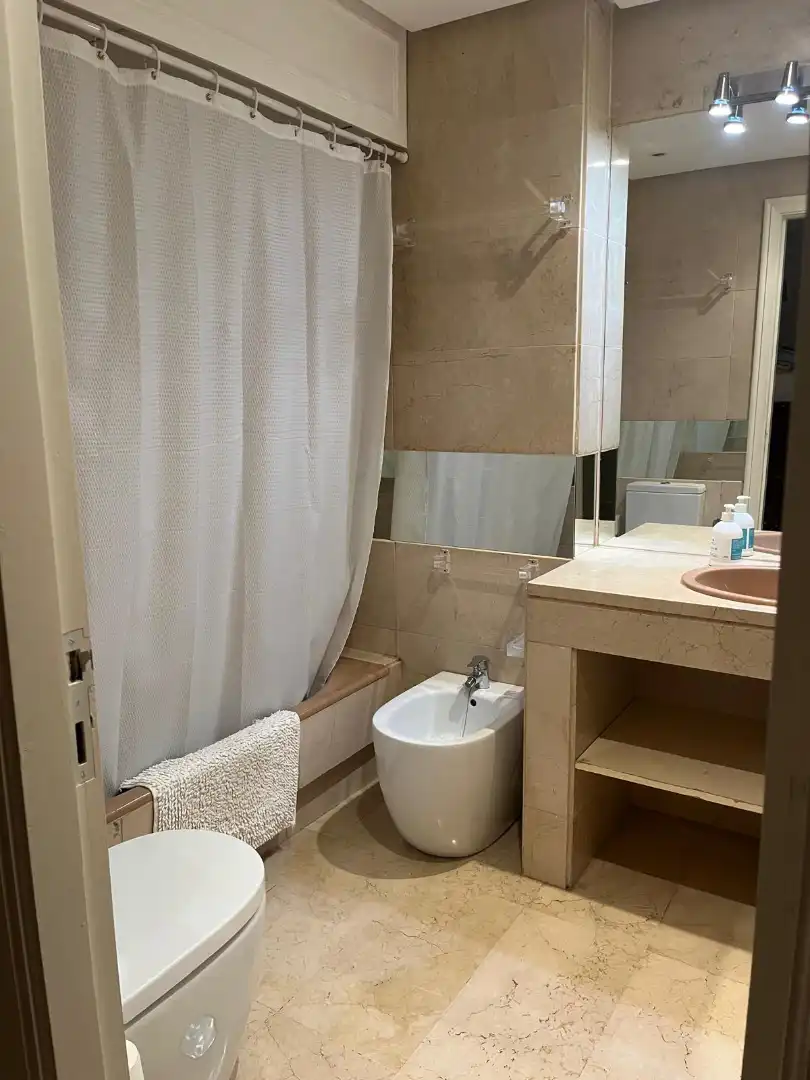 Bany de Apartament de lloguer en  Palma de Mallorca amb Aire condicionat, Terrassa i Moblat