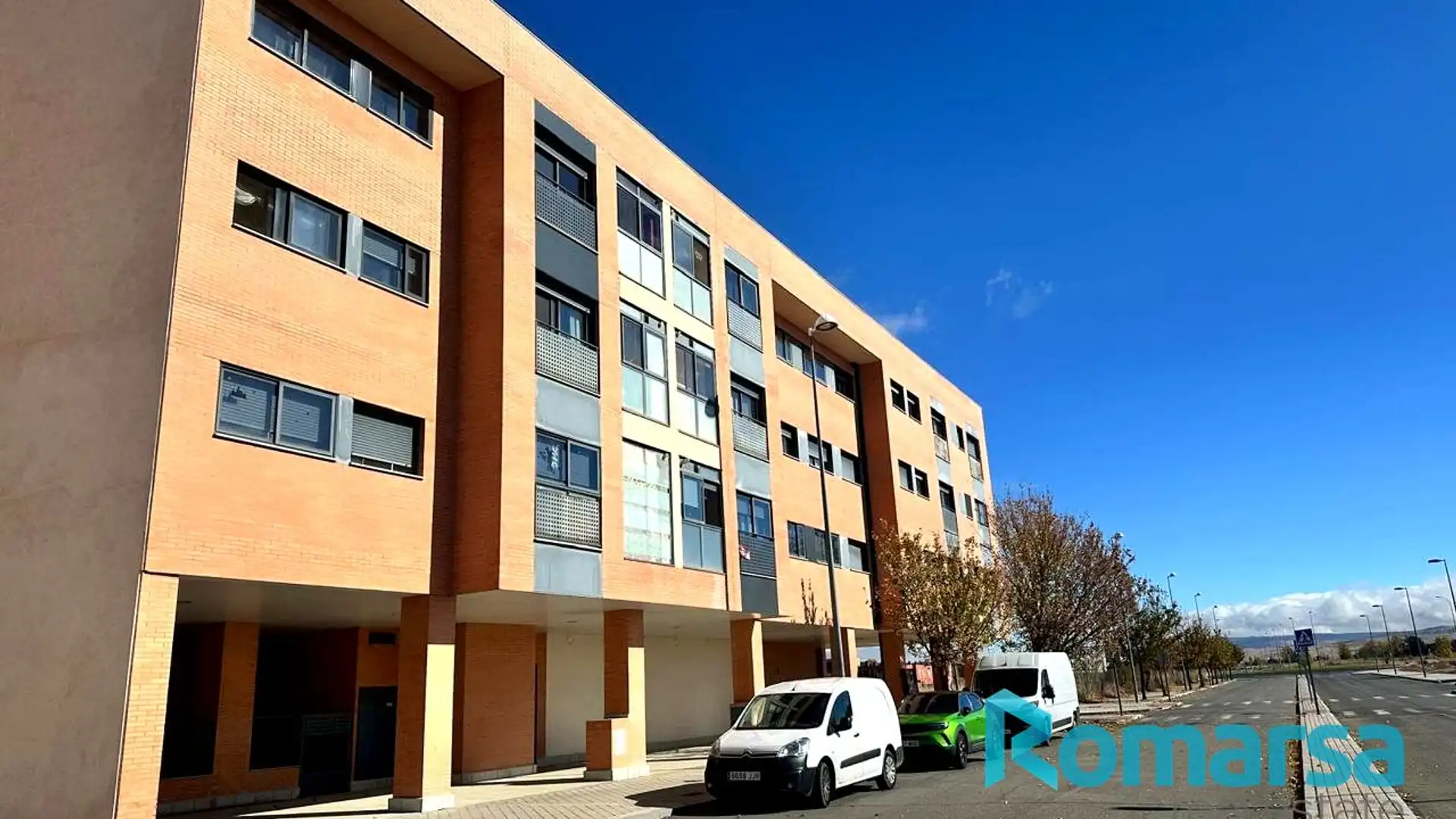 Vista exterior de Pis en venda en Ávila Capital amb Calefacció, Parquet i Terrassa