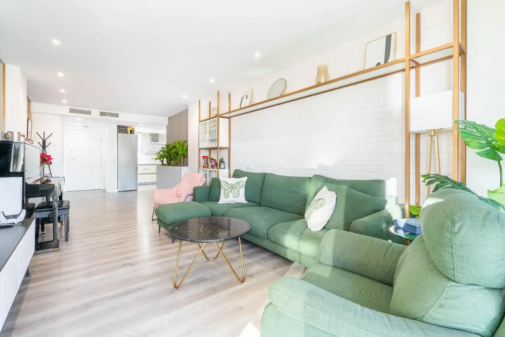 Wohnzimmer von Wohnung zum Verkauf in  Almería Capital mit Klimaanlage, Privatgarten und Terrasse
