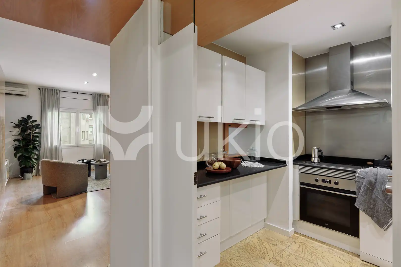 Cocina de Apartamento de alquiler en Barcelona con Aire acondicionado, Calefacción y Amueblado