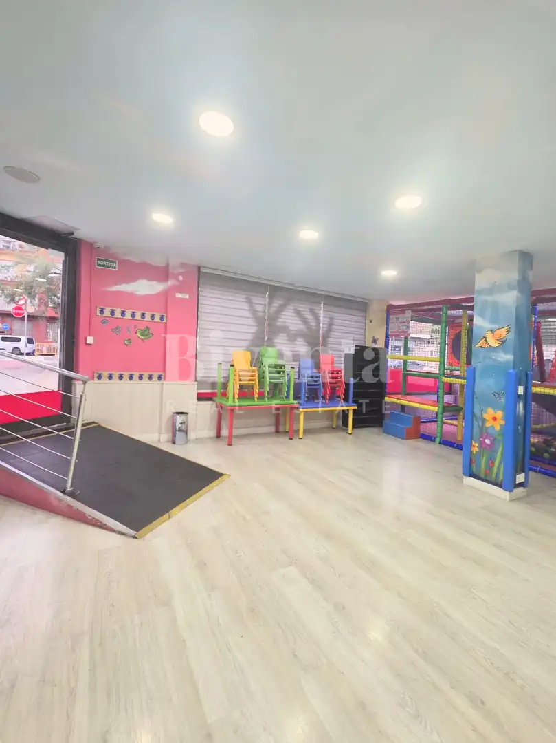 Business premises for sale in Eixample, imagen 2