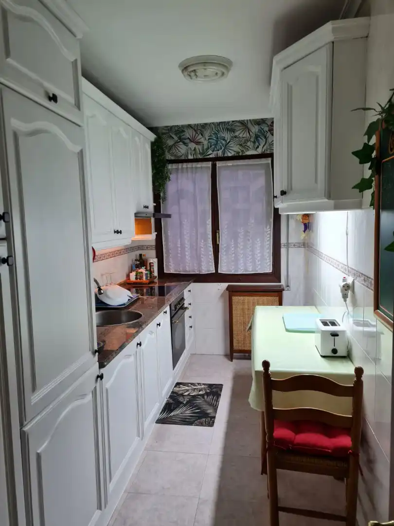Cocina de Piso de alquiler en Castro-Urdiales con Calefacción, Parquet y Amueblado