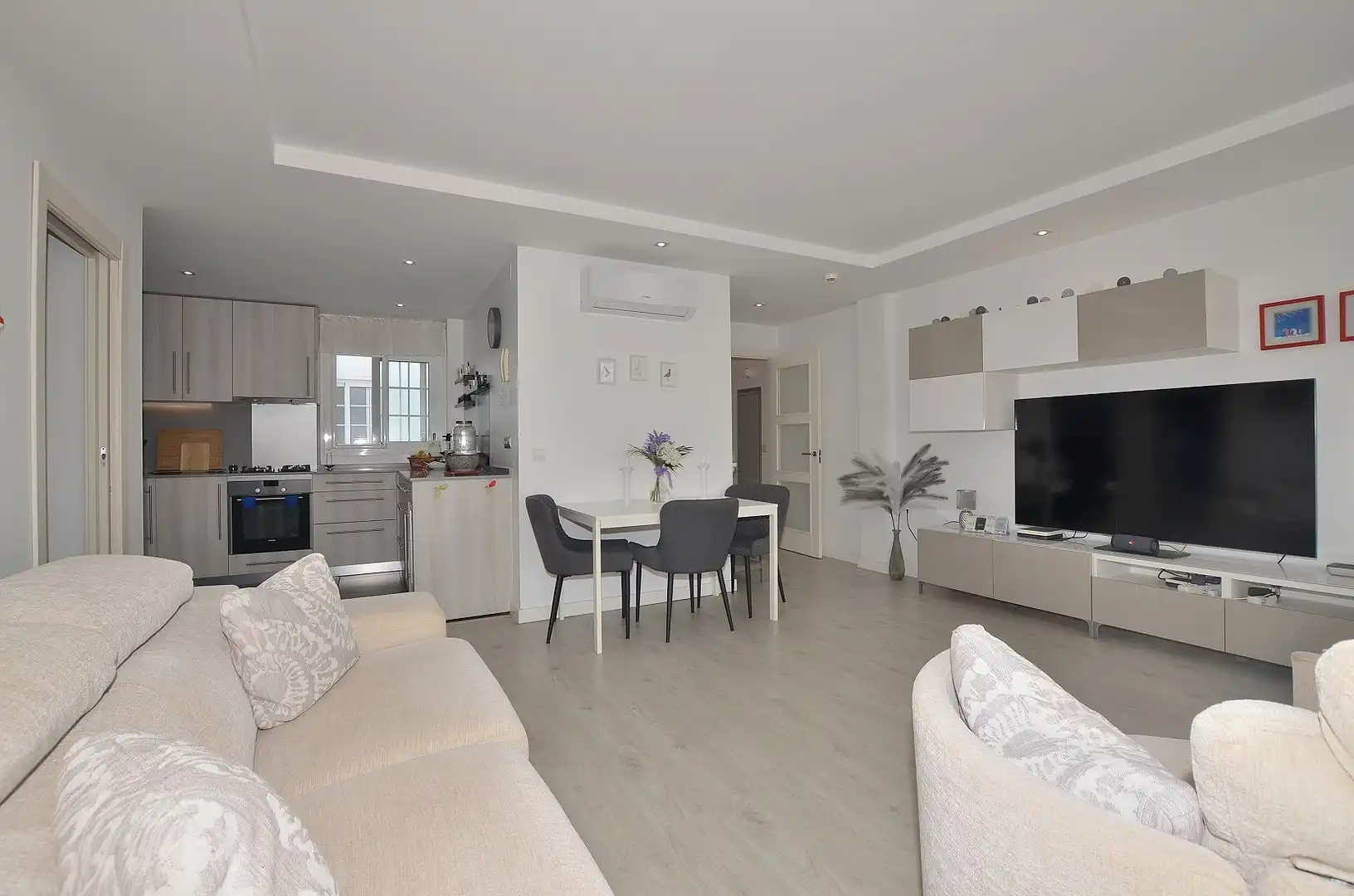 Ático con ascensor en venta en Avenida Blas Infante, imagen 3