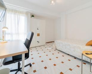 Bedroom of Apartment to share in  Valencia Capital