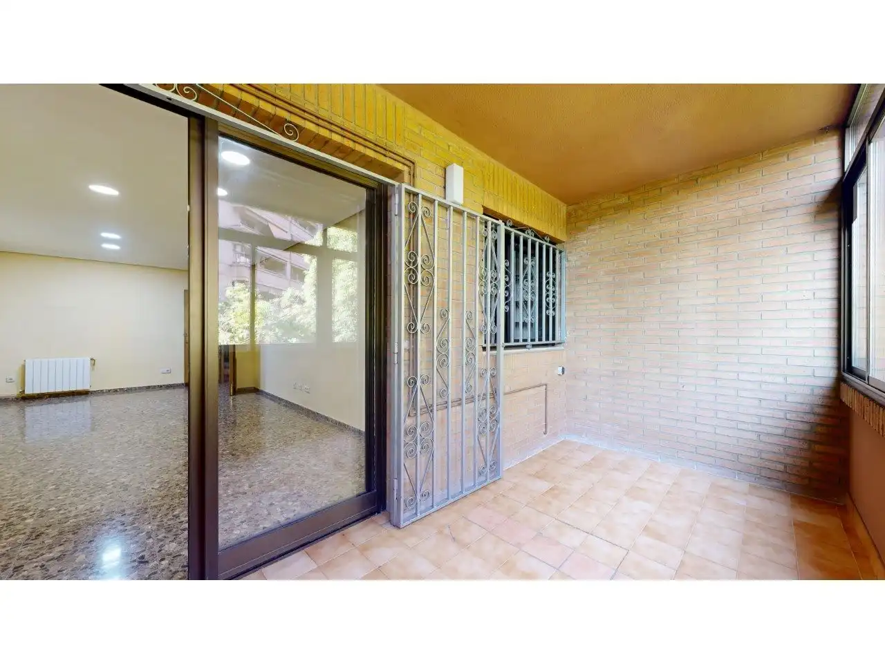 Vista exterior de Piso en venta en Valencia con Aire acondicionado, Calefacción y Jardín privado