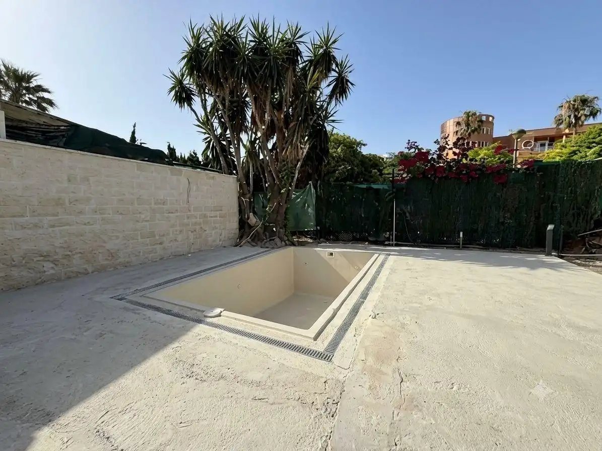 Piscina de Casa o xalet en venda en Alicante / Alacant amb Aire condicionat, Calefacció i Terrassa