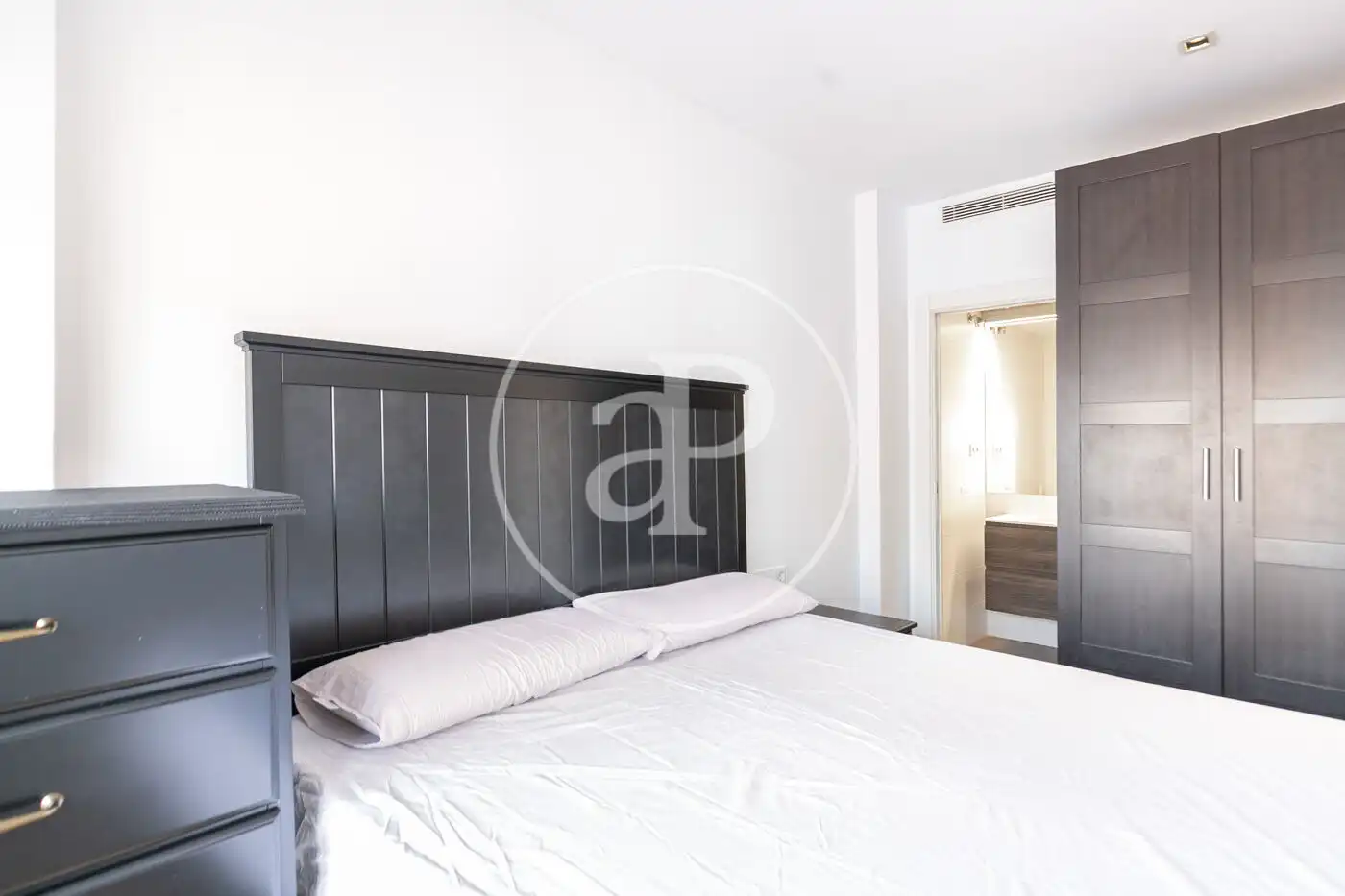 Schlafzimmer von Wohnung zum Verkauf in Barcelona mit Klimaanlage, Heizung und Terrasse