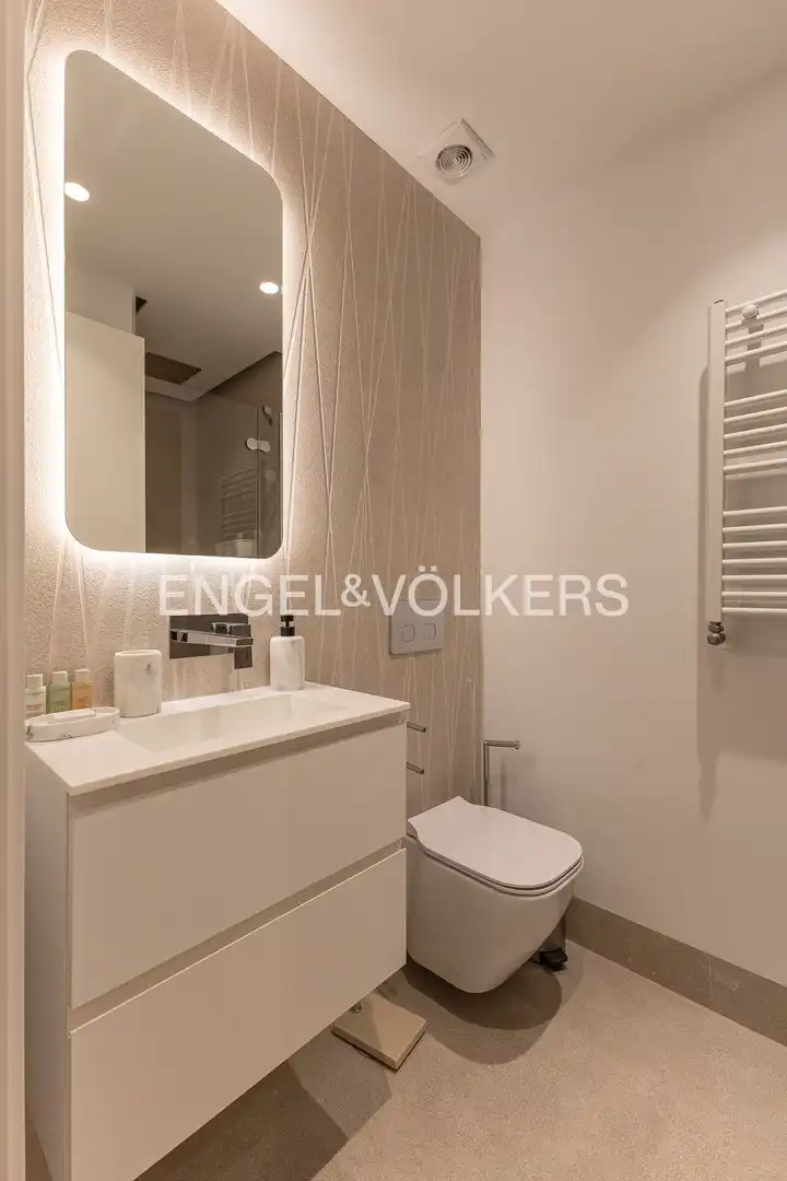 Badezimmer von Wohnung zur Miete in Madrid mit Klimaanlage, Heizung und Parkett
