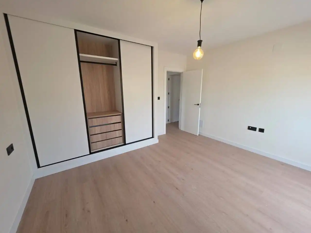 Habitación de Casa adosada en venta en Pozo Cañada con Calefacción y Piscina comunitaria