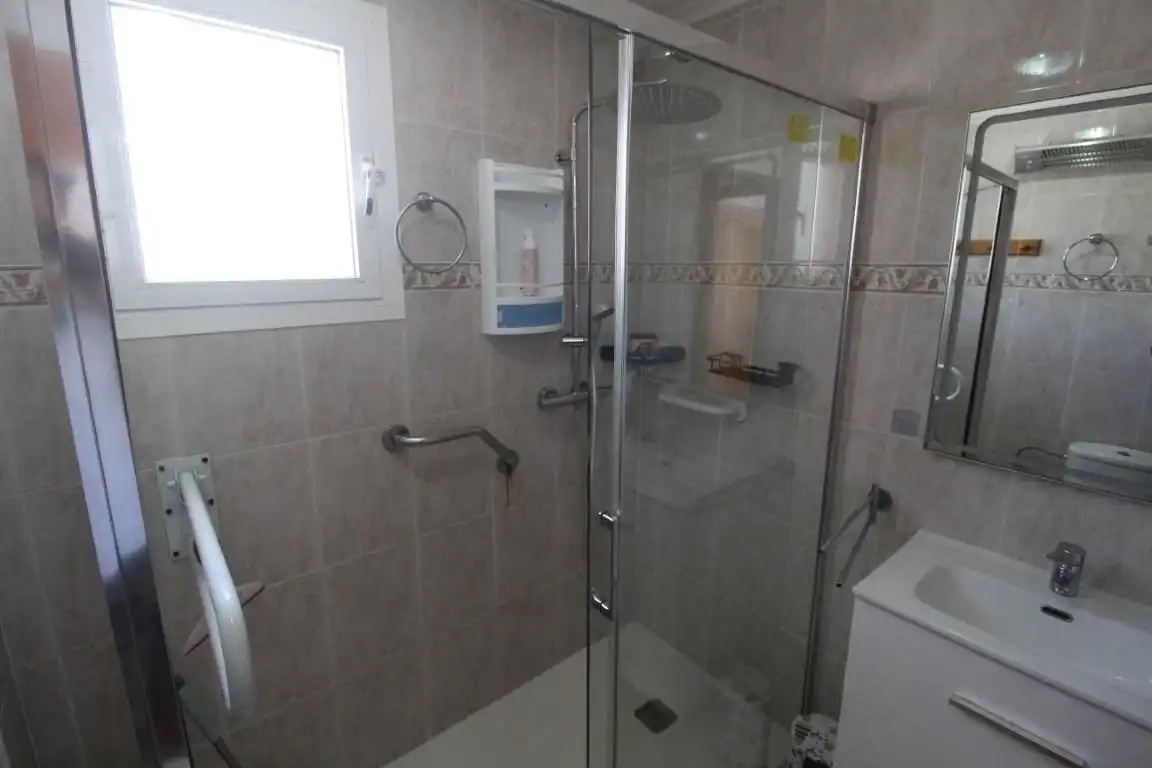 Baño de Casa adosada en venta en Torrevieja con Aire acondicionado, Jardín privado y Terraza