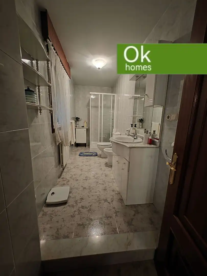 Baño de Casa adosada en venta en Vilasantar con Calefacción, Jardín privado y Parquet