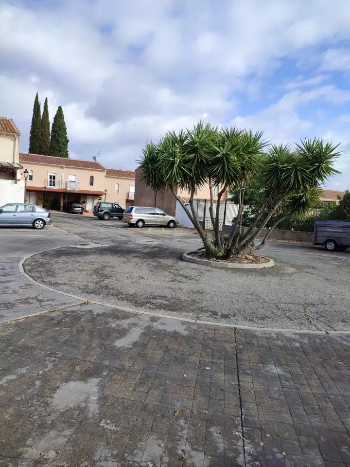 Local comercial en venda a Calle Medico Rafael Molero Cabrilla