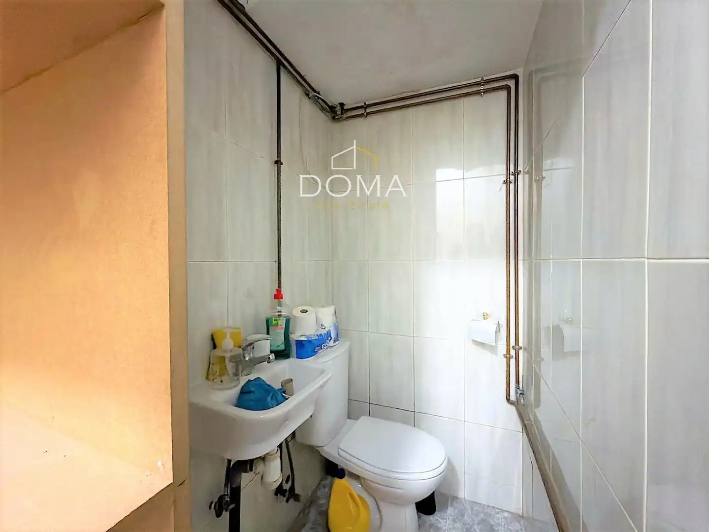 Bathroom of Commercial properties for sale in Barcelona
