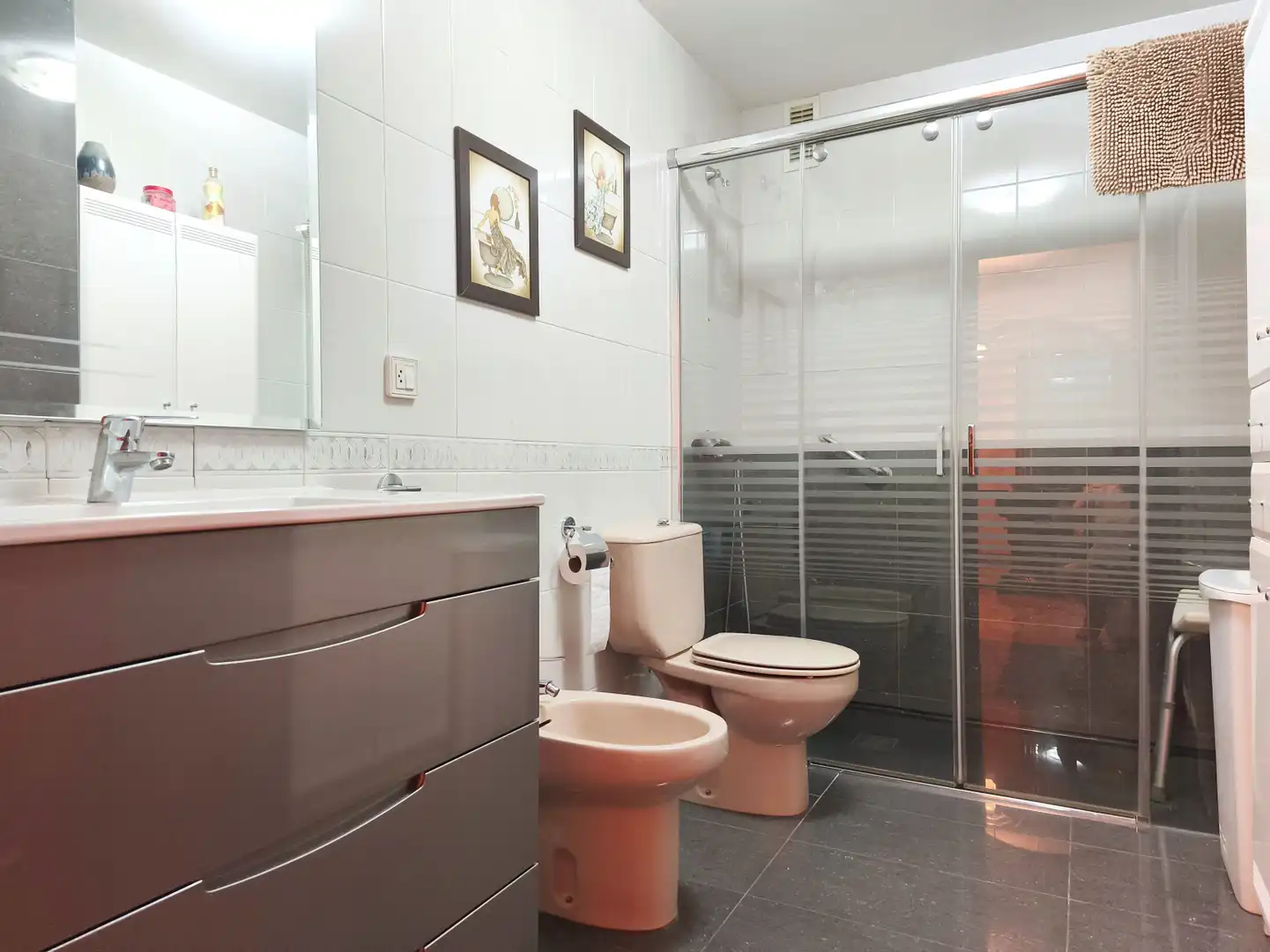 Bany de Pis en venda en  Logroño amb Calefacció, Parquet i Terrassa