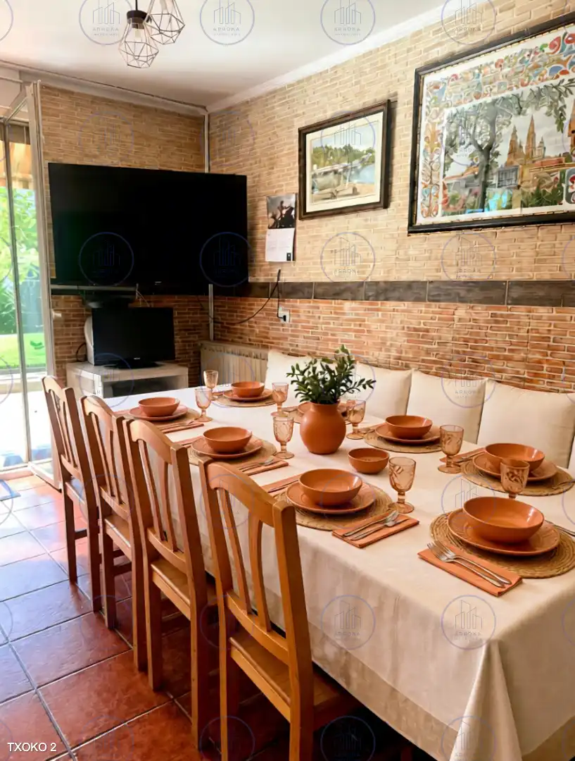 Esszimmer von Einfamilien-Reihenhaus zum Verkauf in Andoain mit Heizung, Privatgarten und Parkett