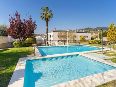 Casa a schiera con balcone in vendita a Paseo de la Vilesa  65