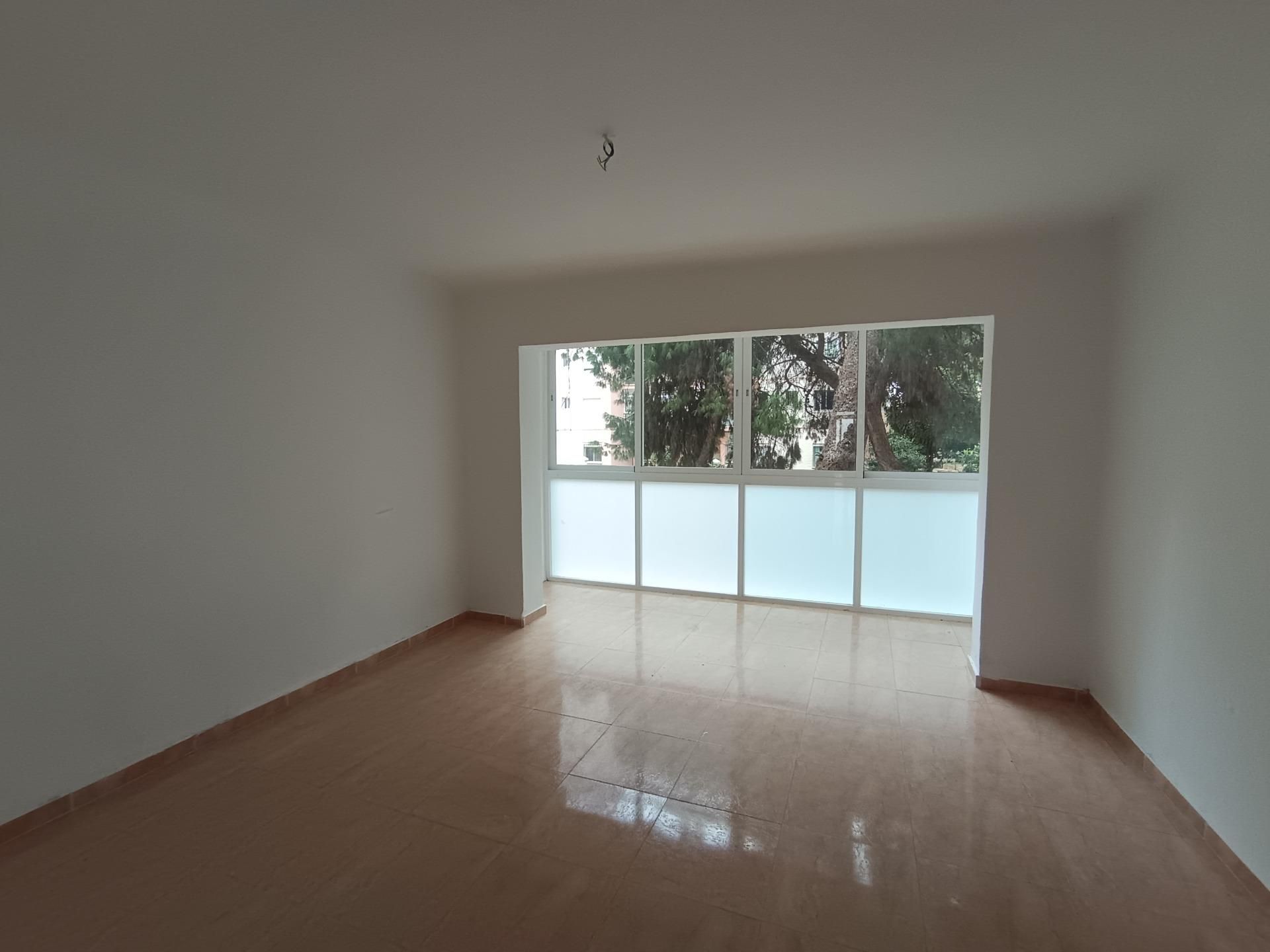 Piso en venta en Torremolinos con Terraza y Balcón