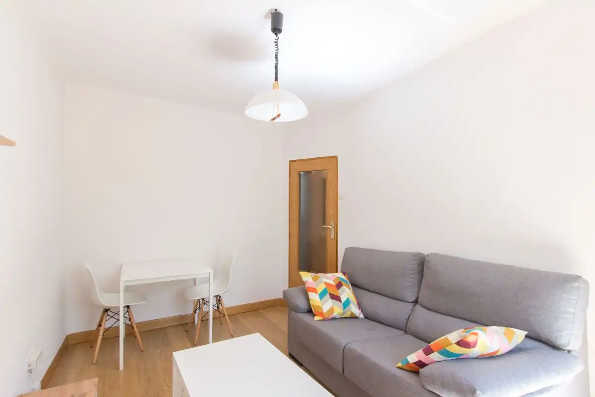 Wohnzimmer von Wohnung zur Miete in  Pamplona / Iruña mit Heizung und Balkon