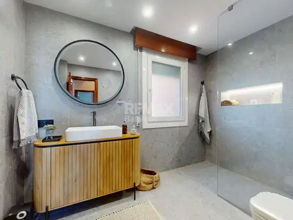 Baño de Casa adosada en venta en Vigo  con Calefacción, Jardín privado y Terraza