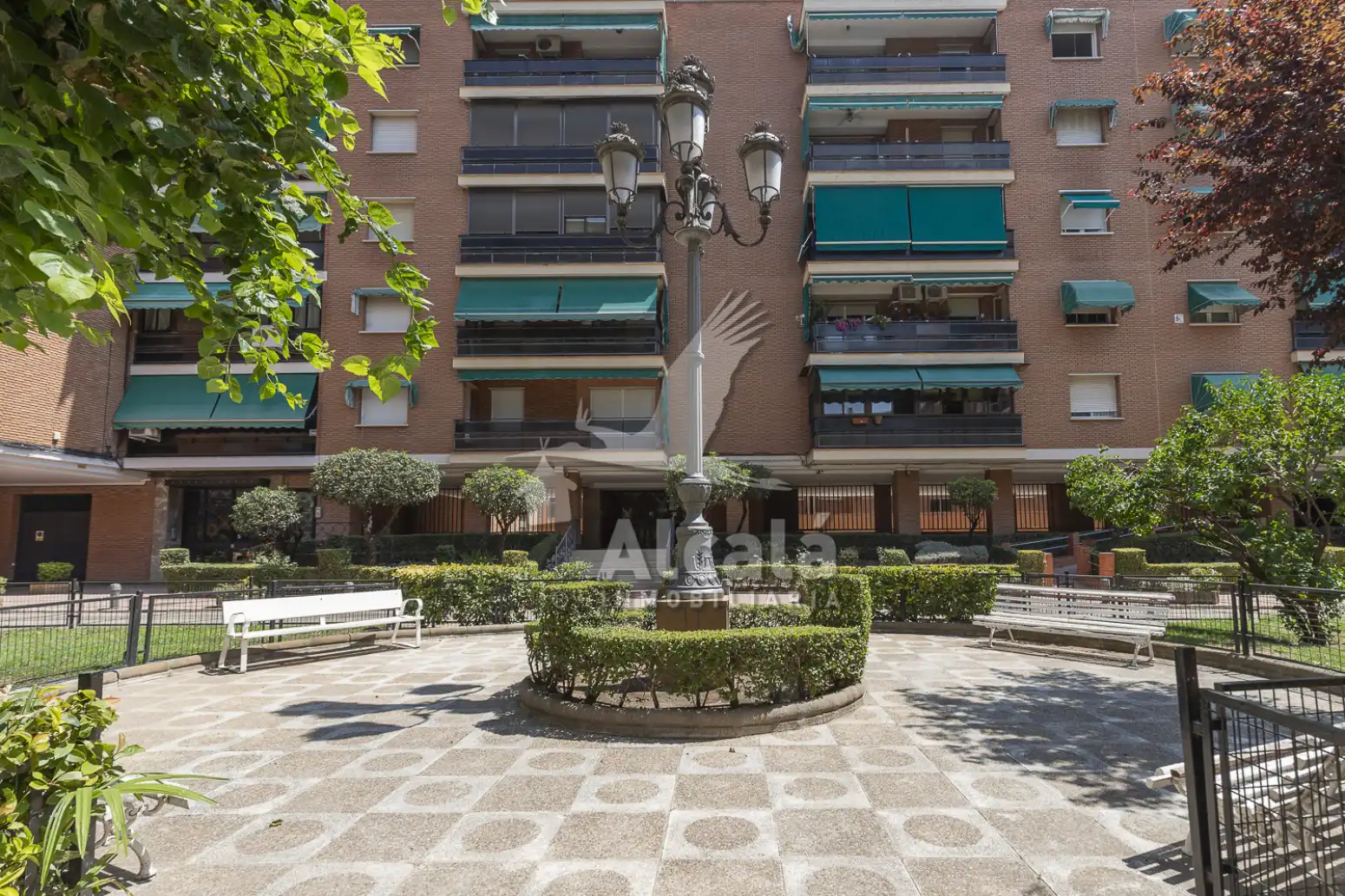 Vista exterior de Piso en venta en Alcalá de Henares con Calefacción, Jardín privado y Parquet