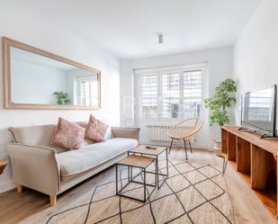 Sala d'estar de Apartament de lloguer en  Madrid Capital amb Aire condicionat, Calefacció i Parquet