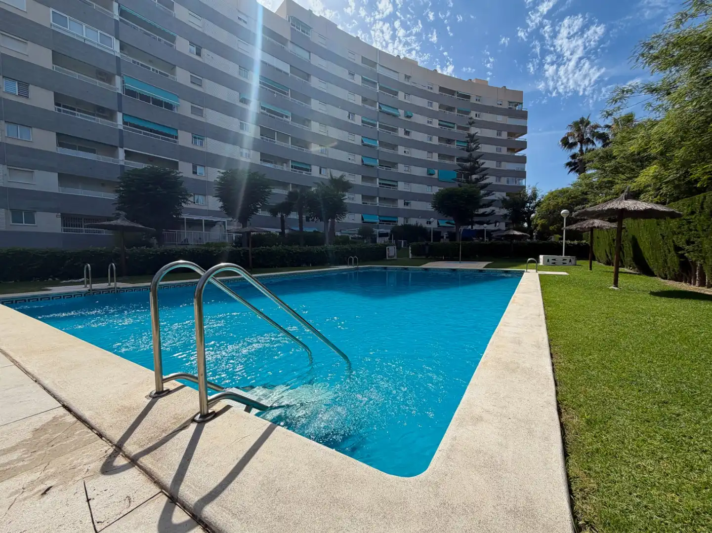 Piscina de Apartament en venda en El Campello amb Aire condicionat, Calefacció i Terrassa