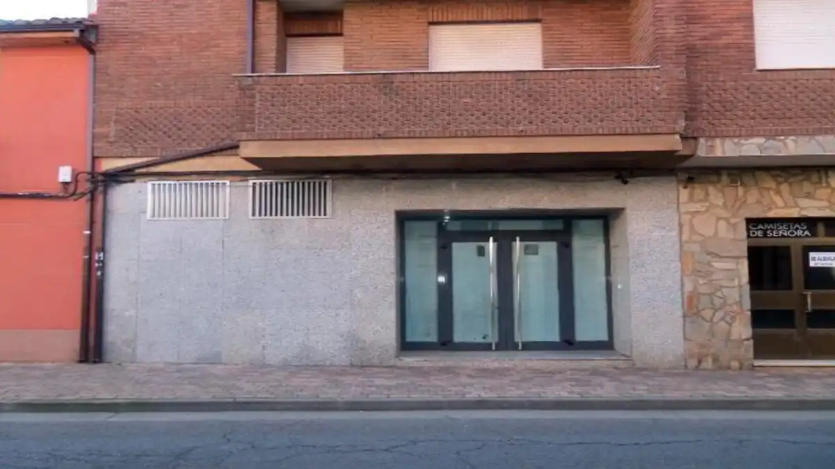 Vista exterior de Local en venda en Santa María del Páramo