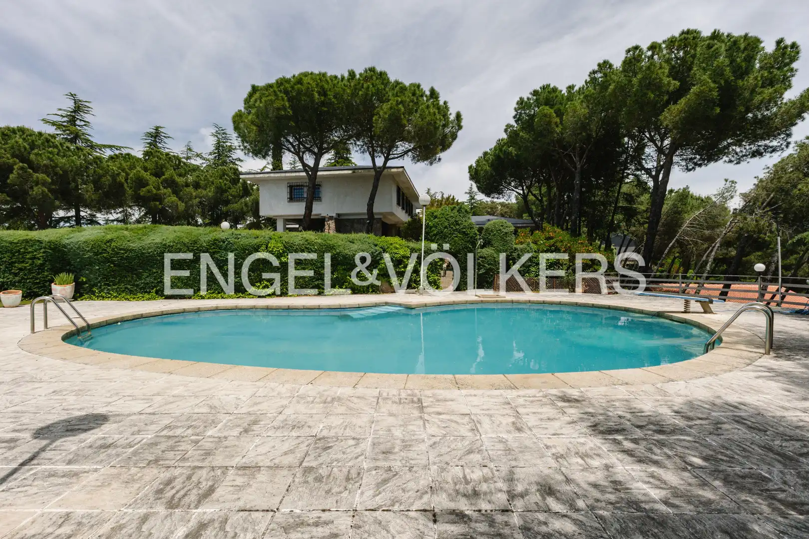 Piscina de Casa o chalet de alquiler en Galapagar con Aire acondicionado, Calefacción y Jardín privado