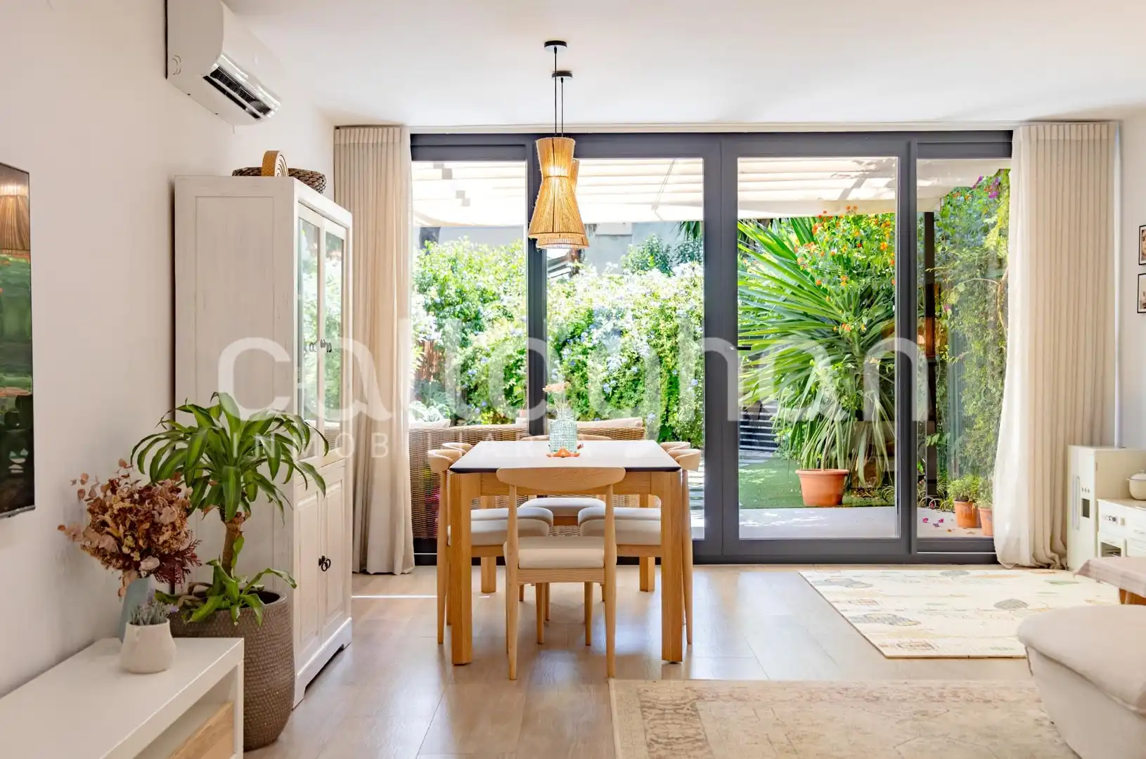 Comedor de Casa adosada en venta en Godella con Aire acondicionado, Calefacción y Jardín privado