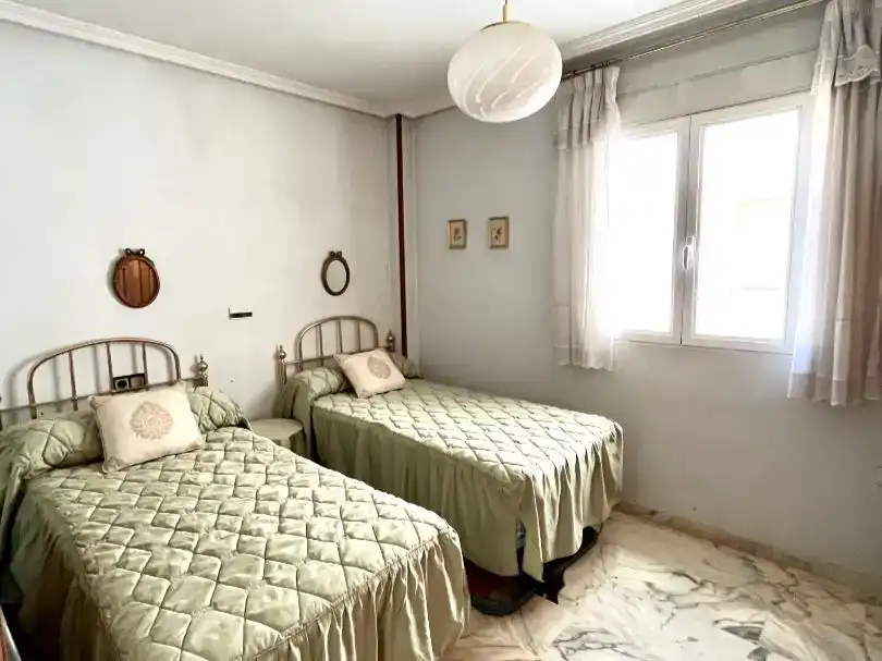 Dormitori de Pis en venda en  Jaén Capital amb Aire condicionat, Terrassa i Balcó