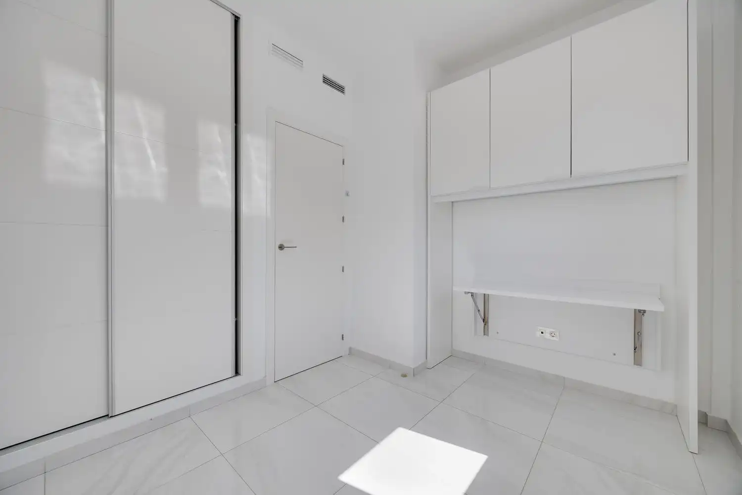 Reihenhaus mit Pool zum Verkauf in Calle Carmen Laforet 58, imagen 5