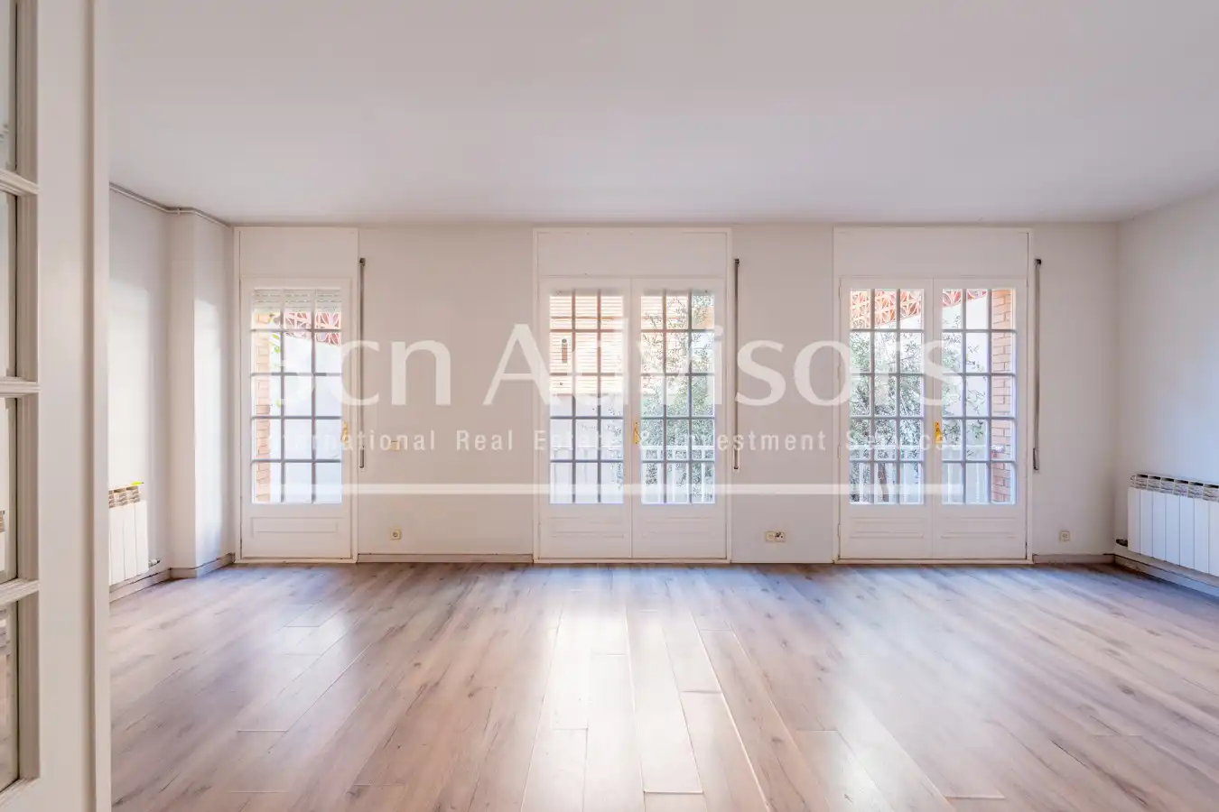 Sala de estar de Casa adosada en venta en Sant Just Desvern con Aire acondicionado, Calefacción y Parquet