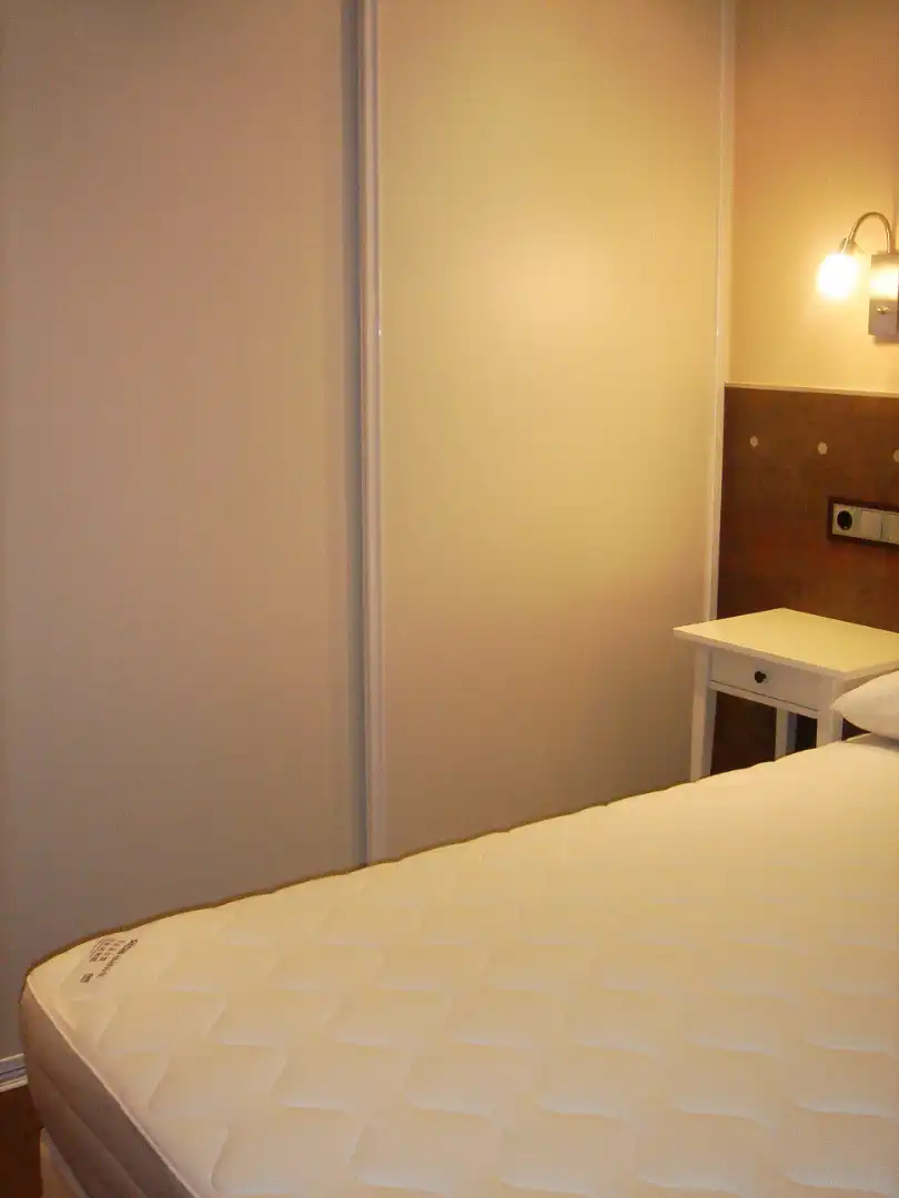 Dormitori de Apartament de lloguer en Barcelona amb Aire condicionat, Calefacció i Moblat