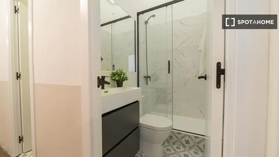 Bathroom of Flat for share in Eixample