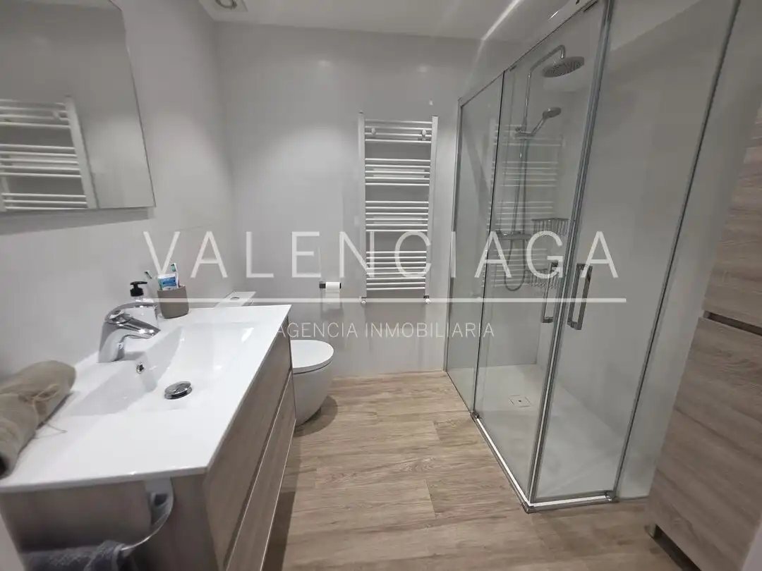 Baño de Piso en venta en Lazkao con Calefacción y Amueblado