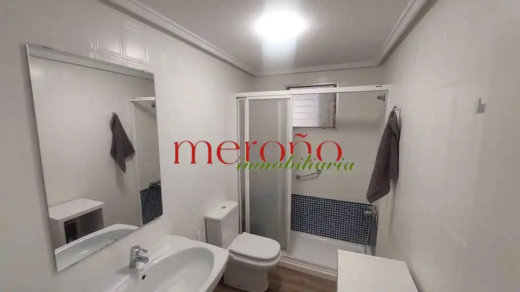 Baño de Piso para compartir en Elche / Elx con Amueblado