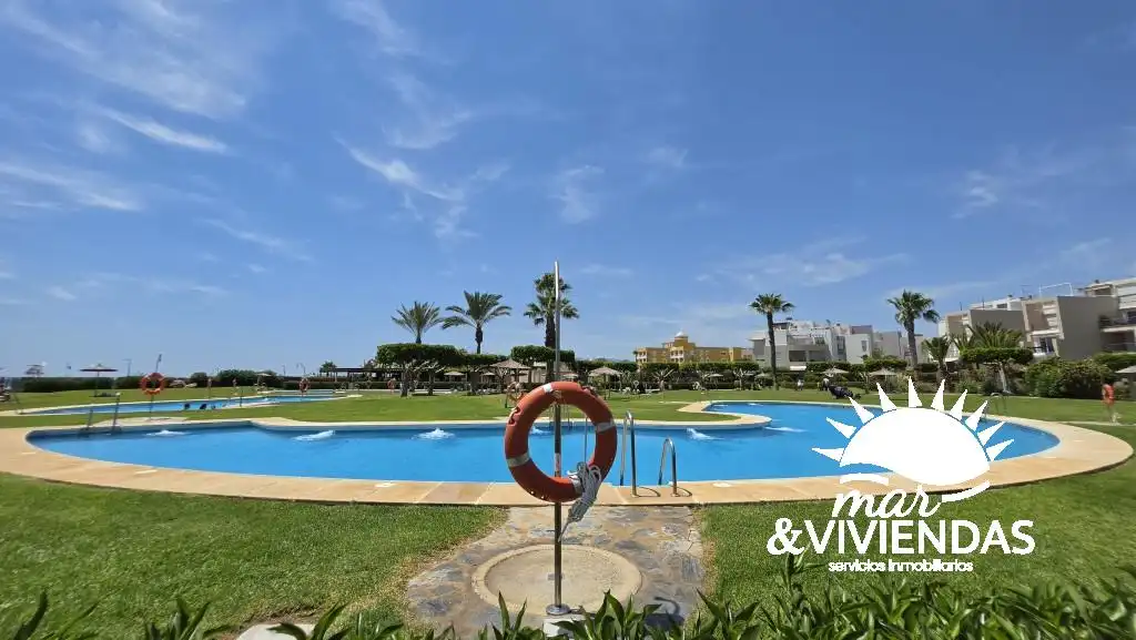 Piscina de Pis en venda en Vera amb Aire condicionat, Calefacció i Jardí privat