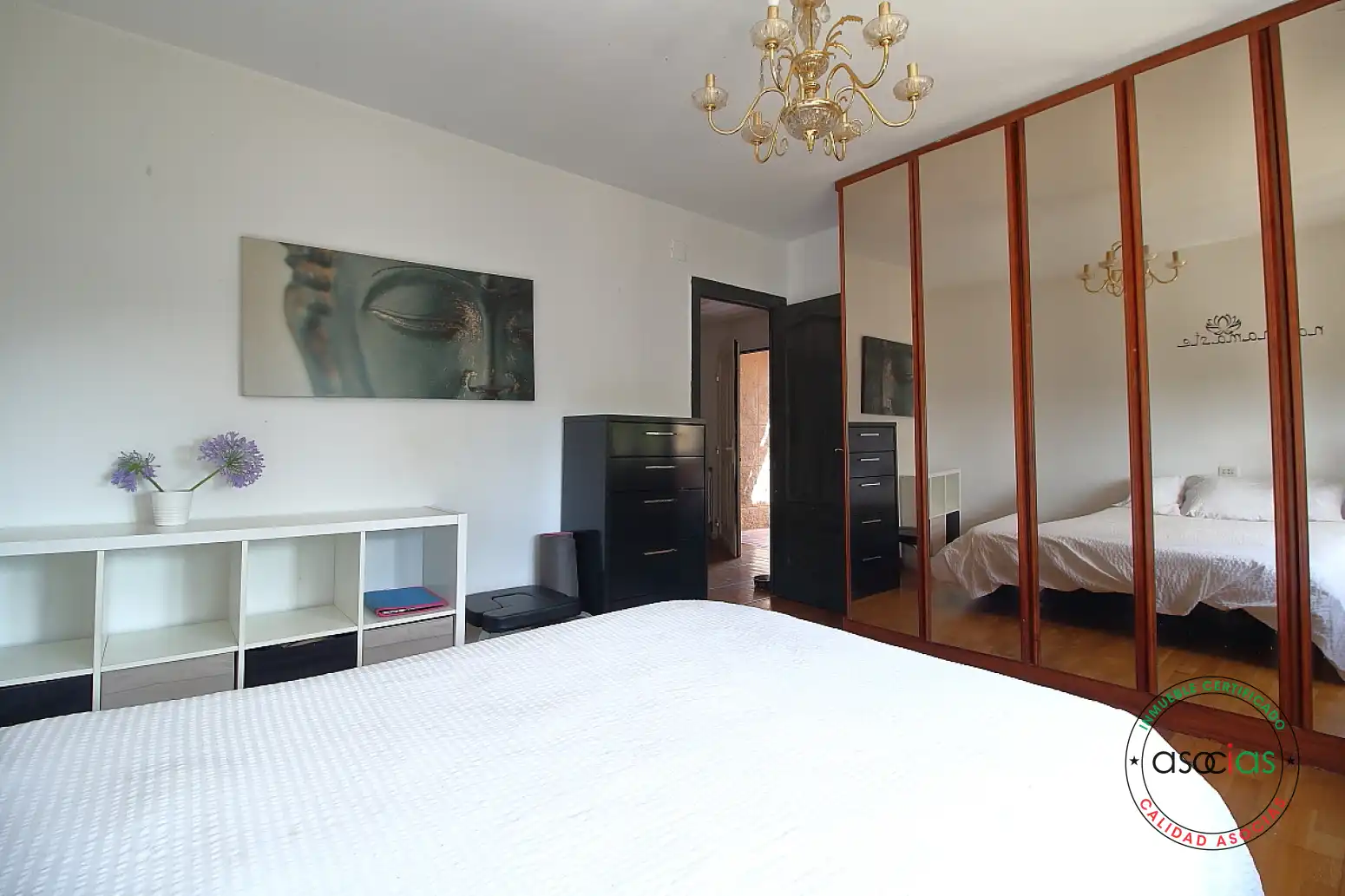 Dormitori de Casa o xalet en venda en Gijón  amb Calefacció, Parquet i Moblat