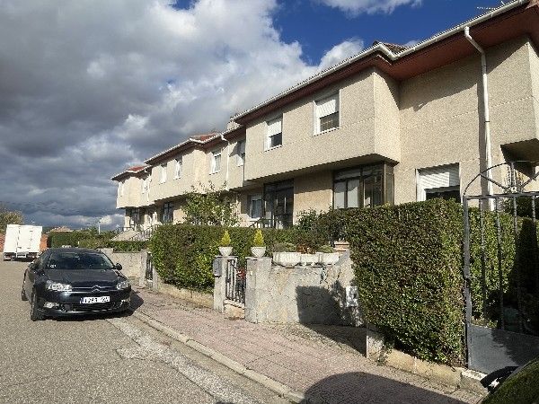 Vista exterior de Casa o xalet en venda en Villalbilla de Burgos