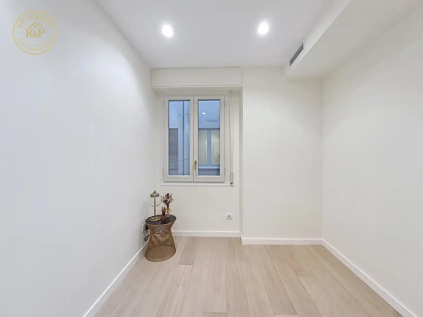 Flat for sale in Barcelona  with Heating, Storage room and Swimming Pool