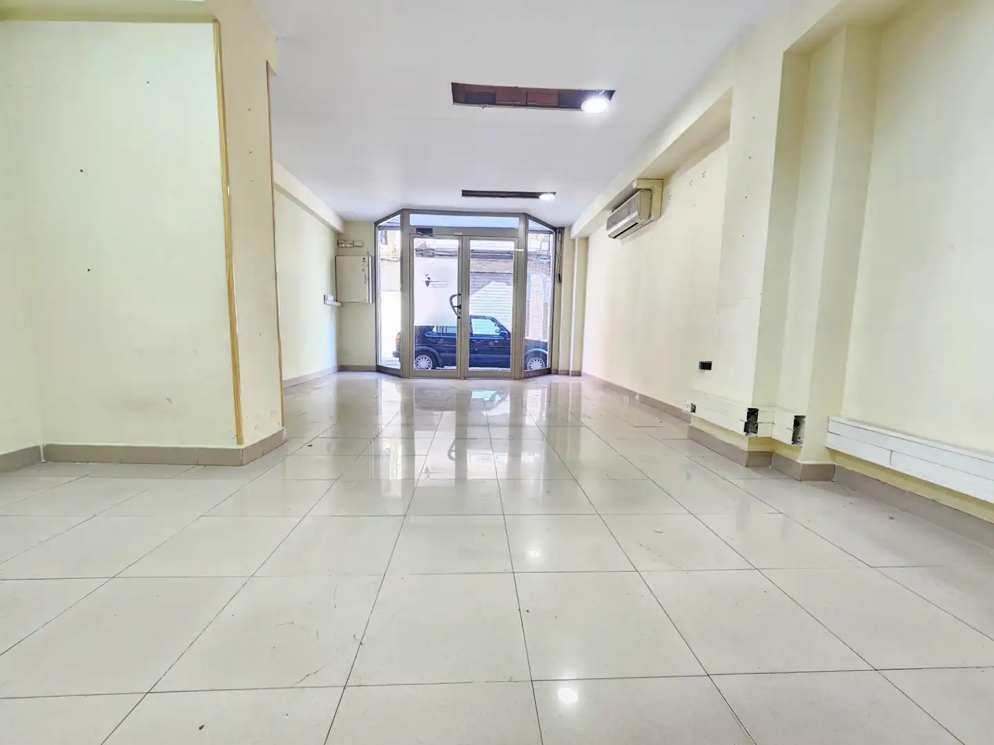 Local comercial en venda a Carrer del Pintor Cortina, imagen 2