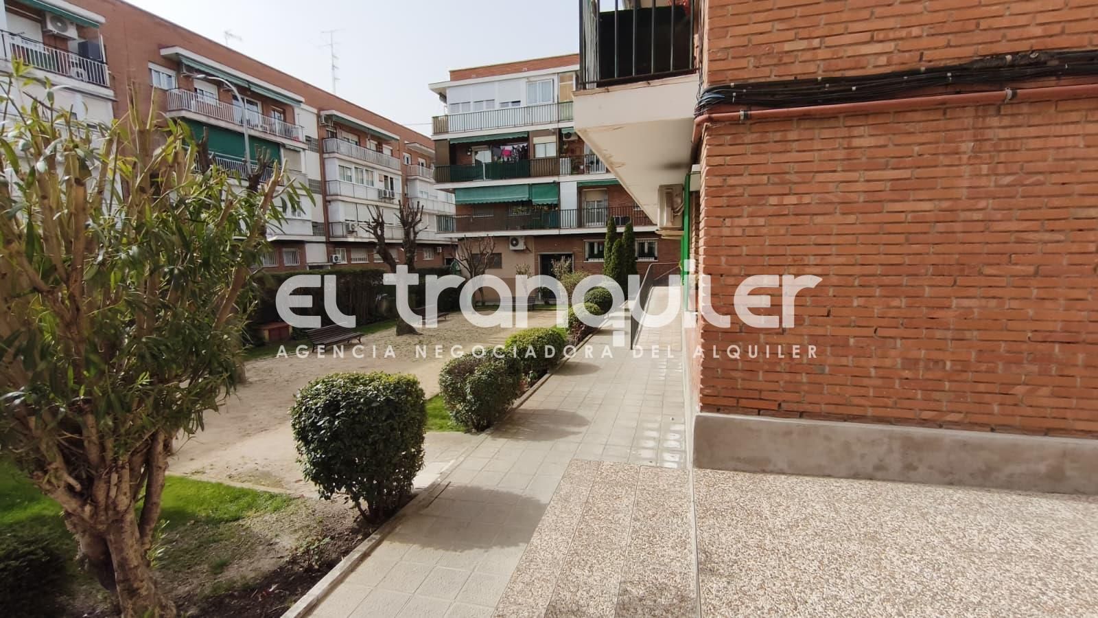 Vista exterior de Pis de lloguer en  Madrid Capital amb Parquet i Moblat