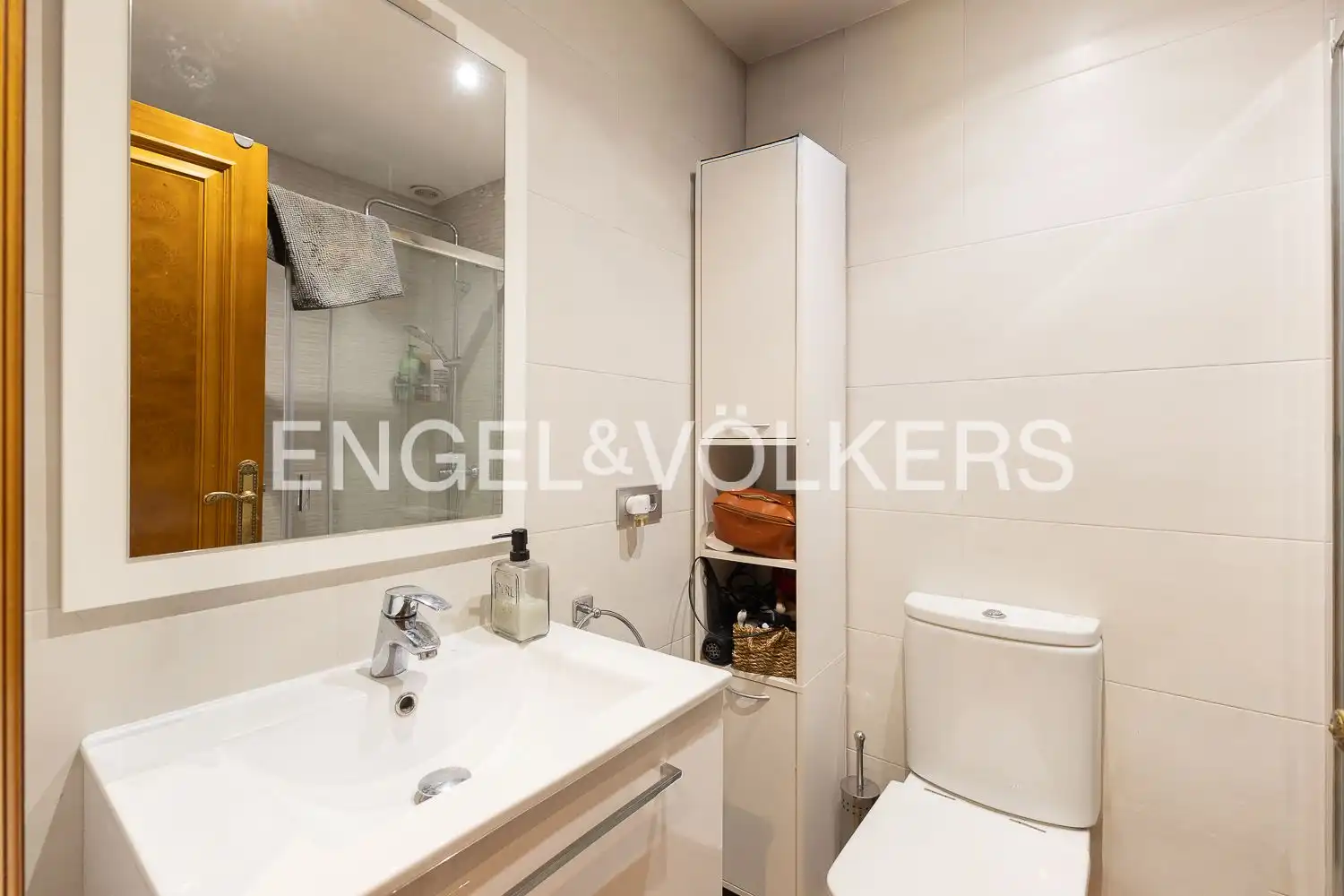 Baño de Piso en venta en Valencia con Aire acondicionado, Calefacción y Amueblado