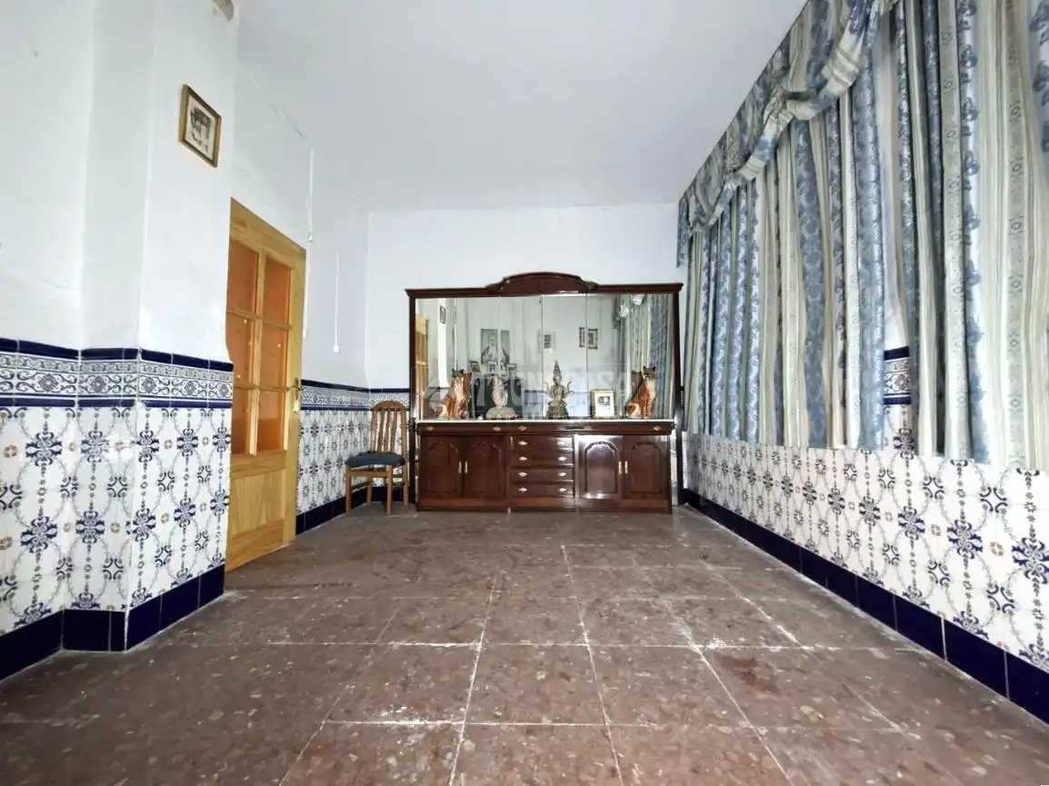 Casa adosada en venda en Guadix amb Balcó