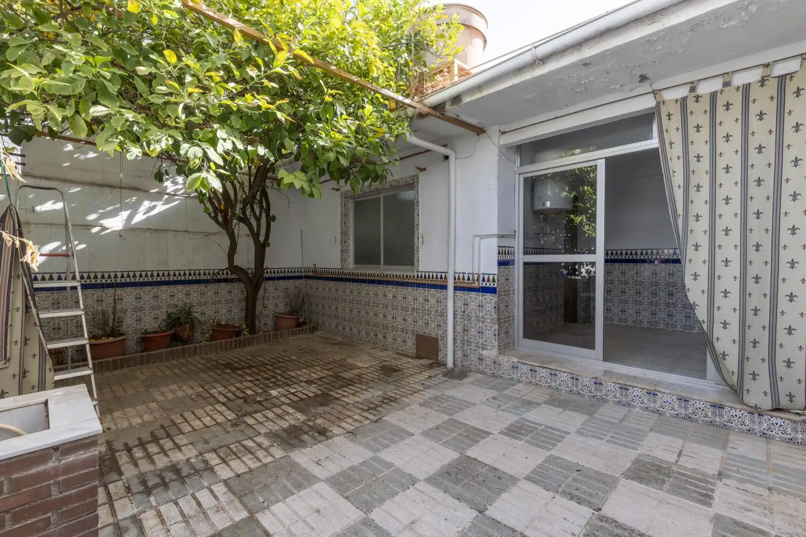Vista exterior de Casa adosada en venta en Maracena con Aire acondicionado, Calefacción y Terraza