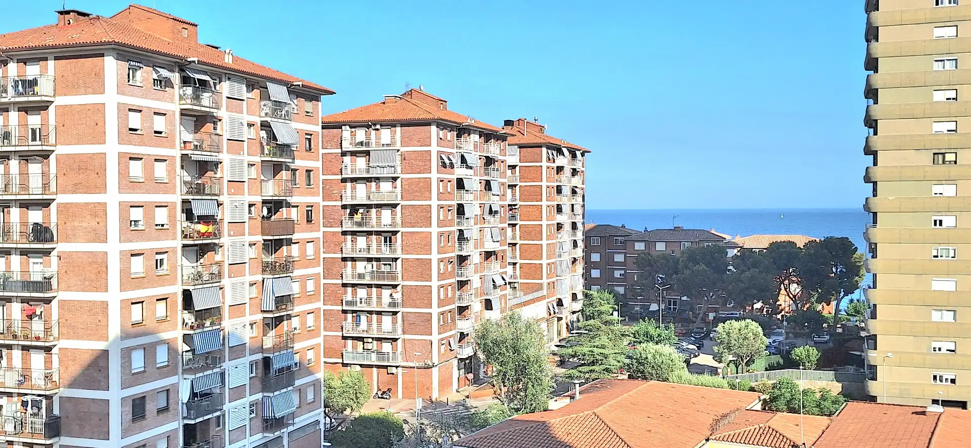 Vista exterior de Piso en venta en Montgat con Calefacción, Parquet y Horno