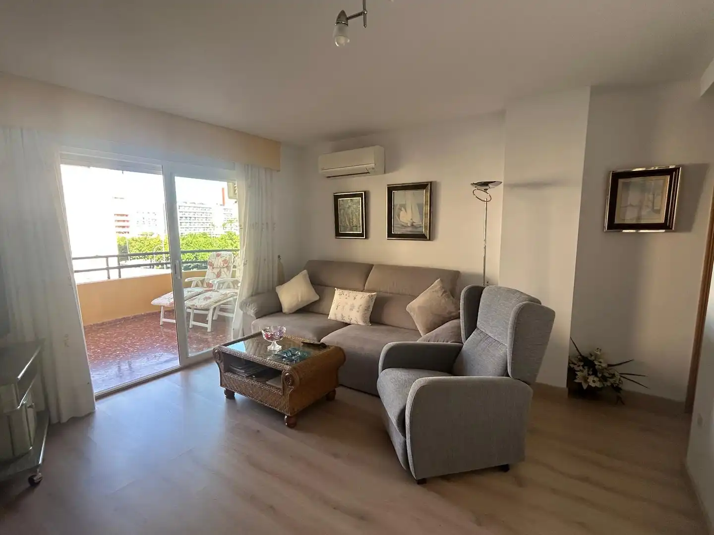Sala de estar de Apartamento en venta en Gandia con Aire acondicionado, Amueblado y Piscina comunitaria