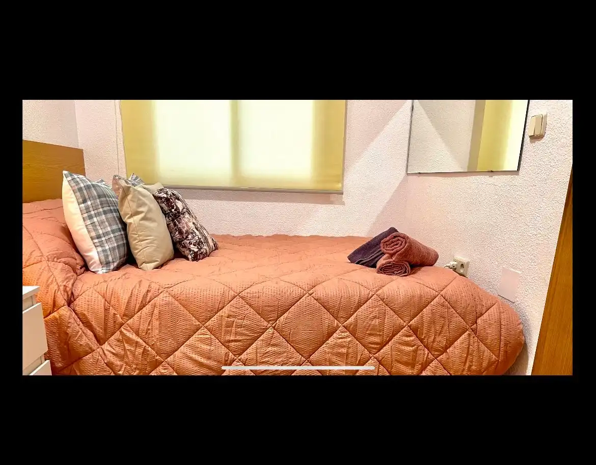 Schlafzimmer von Wohnung zur untervermieten in Valencia mit Klimaanlage, Heizung und Möbliert