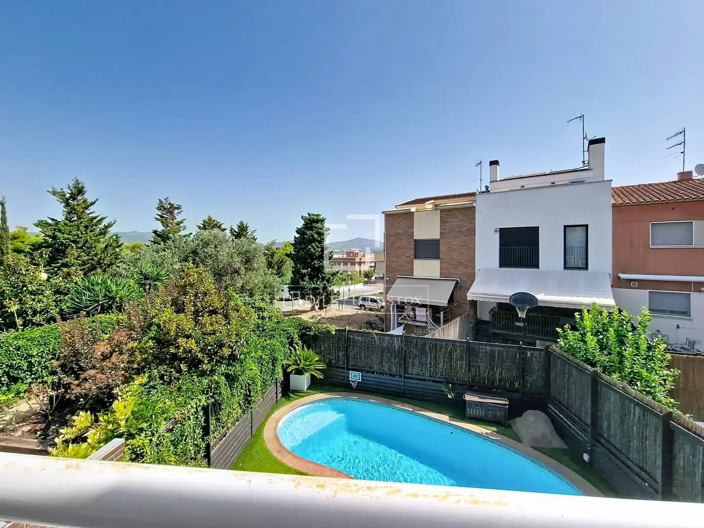 Piscina de Casa o xalet en venda en Vilanova i la Geltrú amb Aire condicionat, Calefacció i Jardí privat